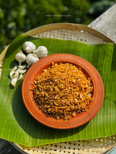 কুষ্টিয়ার স্পেশাল গারলিক চানাচুর (৩০০ গ্রাম)_img_0